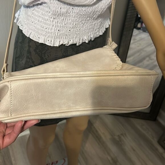 HP ❤️Unbranded PVC tassel crossbody preloved EUC ❤️ - Picture 5 of 13